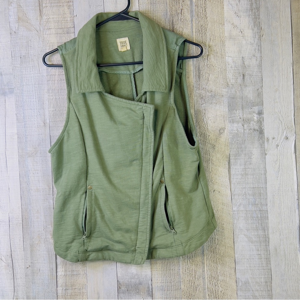 True Craft Large Army Green Slant Zippered Front Vest with Zippered Pockets